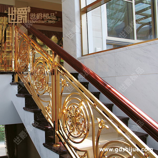 酒店铜楼梯